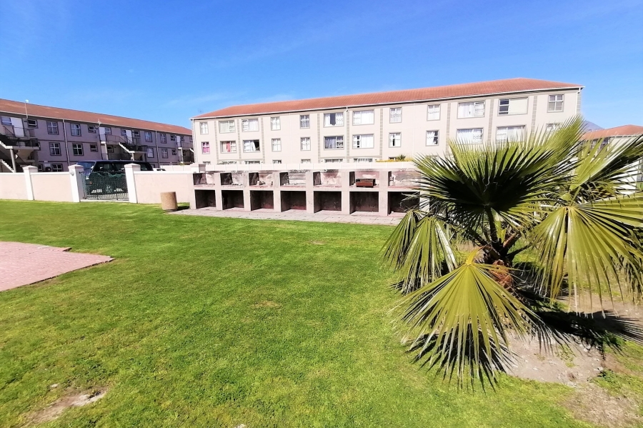 2 Bedroom Property for Sale in Guldenland Western Cape